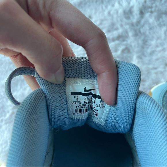 Nike Air Maxes size 9 - Picture 4 of 4